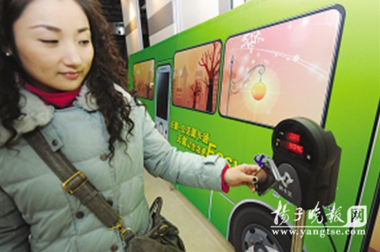 南京蘇州等地去年底開始試點(diǎn)手機(jī)刷公交卡項(xiàng)目